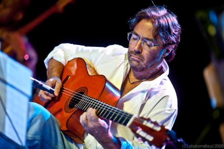 Al Di Meola's 'Over The Rainbow' Swoops In Like A Dream With Charlie Haden