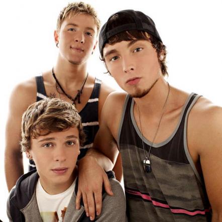 Emblem3 Set To Perform On Good Morning America's Summer Concert Series And Present At The 2013 Teen Choice Awards