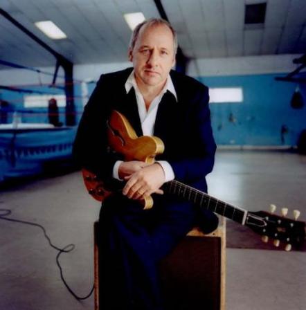 Mark Knopfler Signs A Worldwide Deal With Universal Music Group