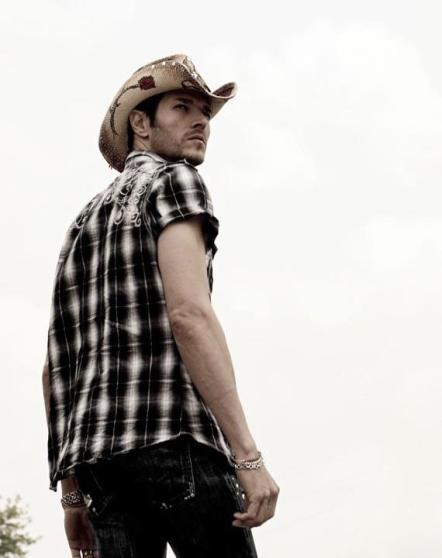 Scott Carey Releases Edgy Country Music Video 'Cougar' This Summer 