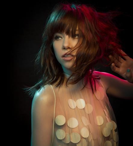 Carly Rae Jepsen Sets A Date For New Album E·MO·TION