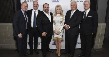 Sony/ATV Signs Legendary Singer/Songwriter Dolly Parton