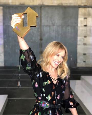 Kylie Minogue Claims Seventh UK No 1 Album With "Step Back in Time: The Definitive Collection"