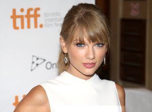 Taylor Swift Will Perform 'Betty' At The Academy Of Country Music Awards