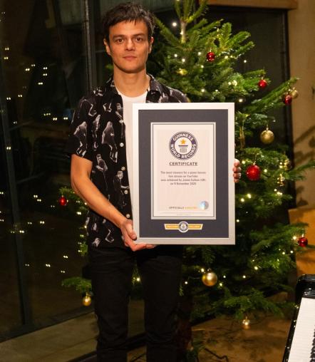 Jamie Cullum Breaks Guinness World Record For Biggest Music Lesson Ever Held; Joined By Guests Robbie Williams, Sigrid & Dodie