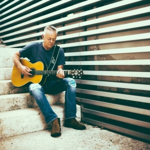 Tommy Emmanuel Releases Newly Shot Live Performance Video For 'Bella Soave'