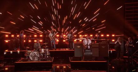 The Black Keys Perform On 'The Voice' Season Finale!