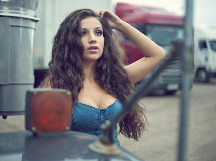 Russian Pop Singer Diana Salangina Signs With Independent Record Label Drew Right Music And Blast Music