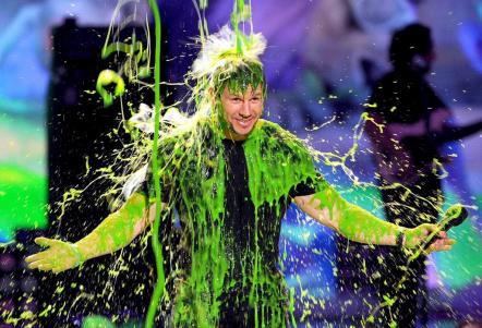 Jennifer Lawrence, Robert Downey Jr., One Direction, Sam & Cat, Selena Gomez And More Win Top Honors At Nickelodeon's 27th Annual Kids' Choice Awards