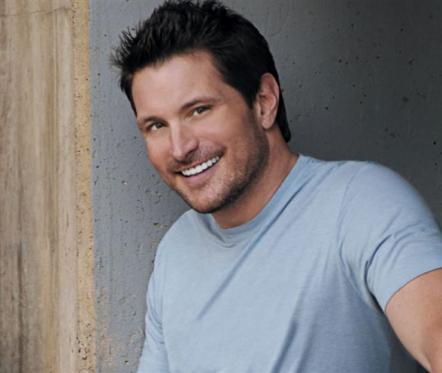 Ty Herndon Makes Nashville Stops With Ex-nfl Player Kevin Turner To Raise Awareness In Fight Against Als