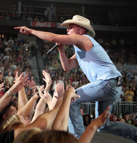 Hooters Partners With Kenny Chesney's Goin' Coastal Tour 2011
