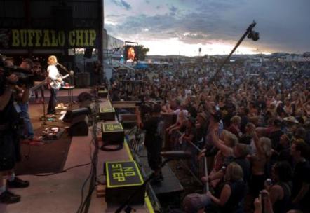 50,000 Fans Dazzled At First American Thunder Music Festival Benefit For Bob Woodruff Foundation