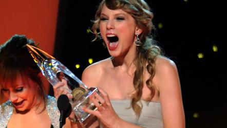 CMA Awards 2011: Full Winners List Includes Taylor Swift, Jason Aldean And Band Perry!
