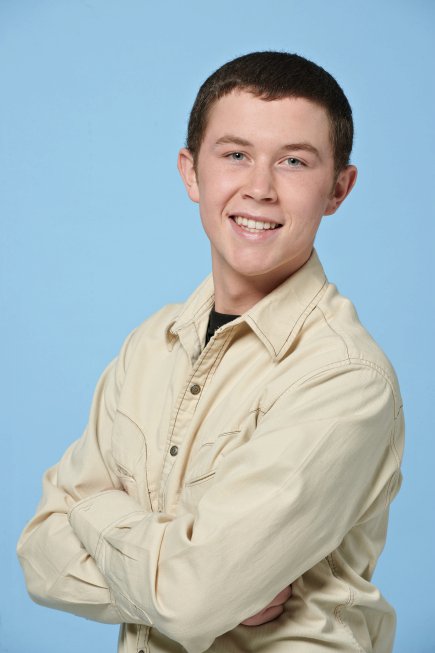 Scotty McCreery To Sing On Disney Parks Christmas Day Parade