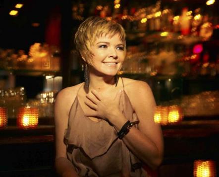 Four-Time Grammy Nominee Karrin Allyson Readies Holiday CD 'Yuletide Hideaway'; Major US Tour Is Confirmed