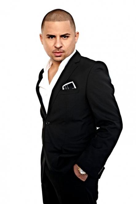 Larry Hernandez Signs Exclusive Contract With Universal Music Latin Entertainment/ Fonovisa To Further Continue A Successful Career