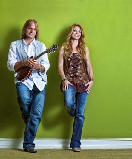 Award-Winning Bluegrass Duo The Roys Releases New Single "No More Lonely"