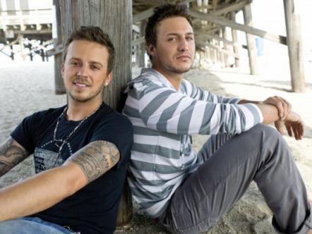 10/10 - Love & Theft Visit CBS This Morning And Kick Off CMT On Tour
