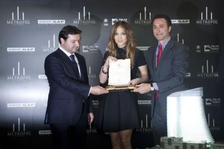 Jennifer Lopez Comes To Istanbul This Time Not For A Concert But For Buying A House!