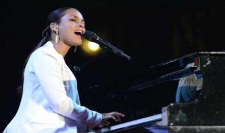 BlackBerry Global Creative Director Alicia Keys Kicks Off "Keep Moving Project" With Her "Set The World On Fire" Tour