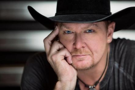 Tracy Lawrence Gives The Gift Of Music With 'Tracy Lawrence Holiday Music Giveaway'