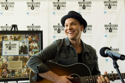 Gavin DeGraw And Premiere Radio's Alissa Pollack Launch Musicians On Call Bedside Performance Program For Patients At City Of Hope