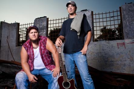 Average Joes Entertainment's The Lacs Sign With The Agency Group Nashville