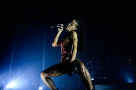 FKA Twigs Makes DPA's d:facto Vocal Microphone Her First Choice
