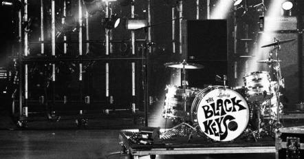 The Black Keys Resume "Turn Blue" World Tour