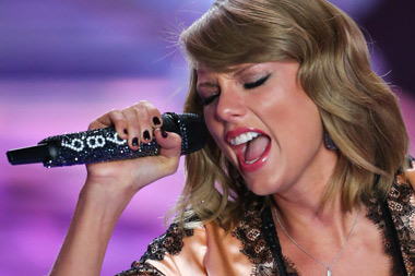 Seven Ways Taylor Swift Has Shown Management Steel