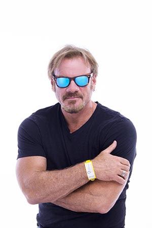 Fans Make Their Way Into Phil Vassar's "She's On Her Way" Music Video