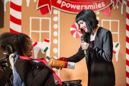 Carly Rae Jepsen And Duracell Power Smiles For Children's Miracle Network This Holiday Season