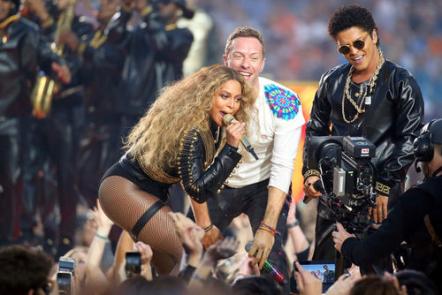 Beyonce, Coldplay & Bruno Mars Super Bowl 50 Performances: Beyonce Made It A Political Act!