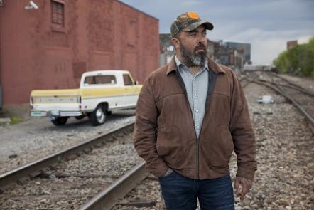 Aaron Lewis Announced As Part Of Brantley Gilbert's 'Τhe Ones That Like Me 2018' Tour
