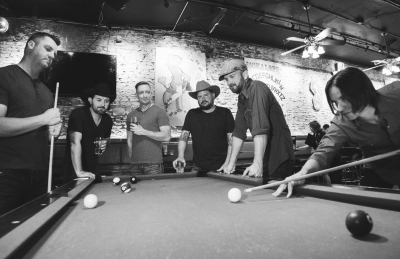 Randy Rogers Band Notches Fourth #1 Off 'Nothing Shines Like Neon' With "Meet Me Tonight"