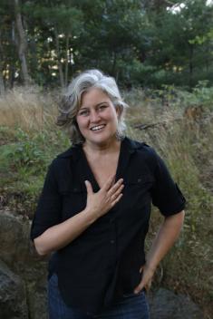 Paula Cole Interviewed By AP And Billboard Magazine, As Grammy Winner Navigates "A More Authentic Career"