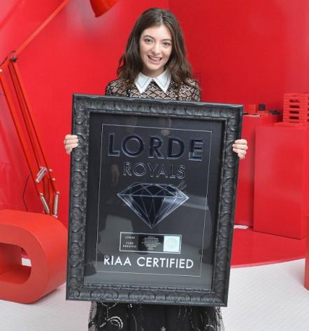 Lorde's Royals Receives RIAA Diamond Certification