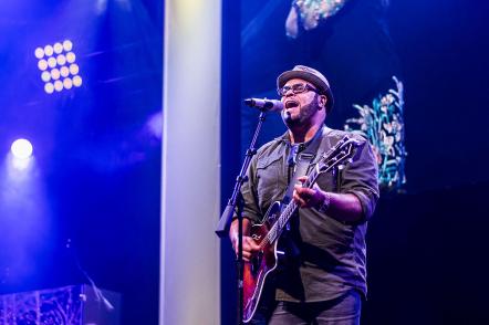 Israel Houghton Replaces Tasha Cobbs For Unity In The City
