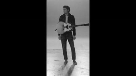 James Bay Premieres "Us" Vertical Video On Spotify