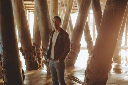 Amos Lee Offers Hope To The Most Resilient On New Single "No More Darkness, No More Light"