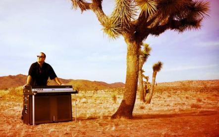 Keyboardist David Garfield Boxes Himself Into A Jam