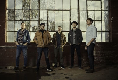 The Infamous Stringdusters Announce New Album 'Rise Sun' Due April 5, 2019