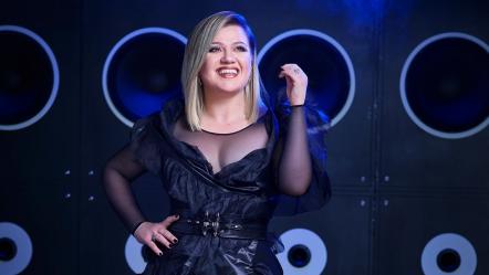 Kelly Clarkson Returns To Host The "2019 Billboard Music Aw­ards" Live On May 1, 2019