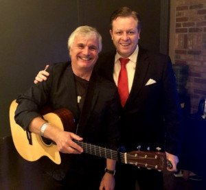 Anthony Kearns Performs "O' America" With Guitarist Laurence Juber On New Album