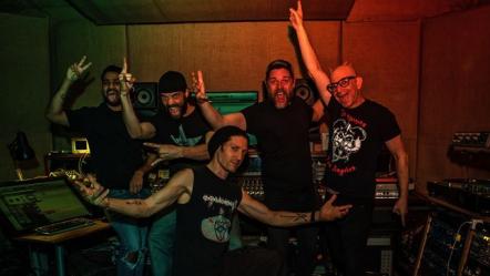Punk Legend Greg Hetson Set To Mix New Society 1 Album "Βlack Level Six"