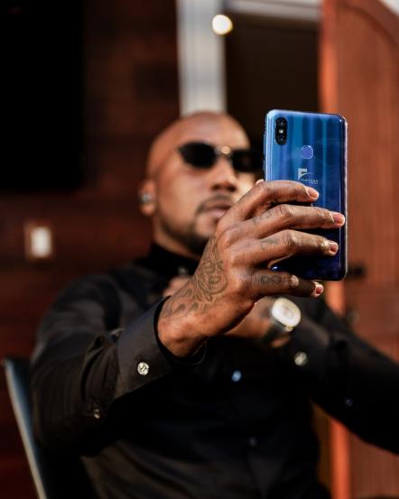 Jeezy Partners With Figgers Wireless To Launch State-Of-The-Art F3 Cell Phone And F-Buds