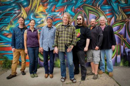 Grateful Dead Tribute Band 'Dark Star Orchestra' Takes Over Wellmont Theater For NYE Extravaganza