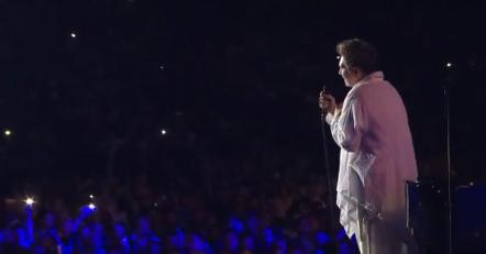k.d. Lang Performs "Hallelujah" At Fire Fight Australia In Sydney