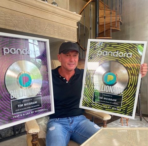 Tim McGraw Honored By Pandora With The Billionaire Plaque