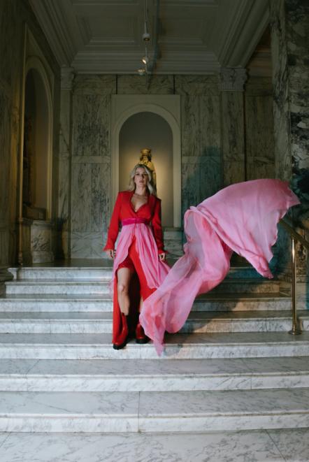 Ellie Goulding Wows Fans With Live Stream From The V&A
